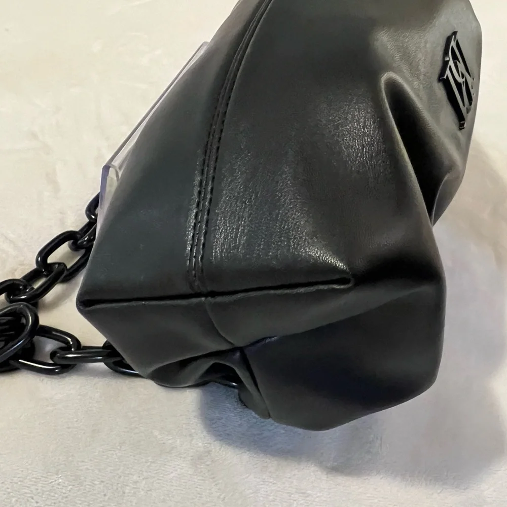 🩷 BADGLEY MISCHKA Black Frame Logo Crossbody Bag $149🩷